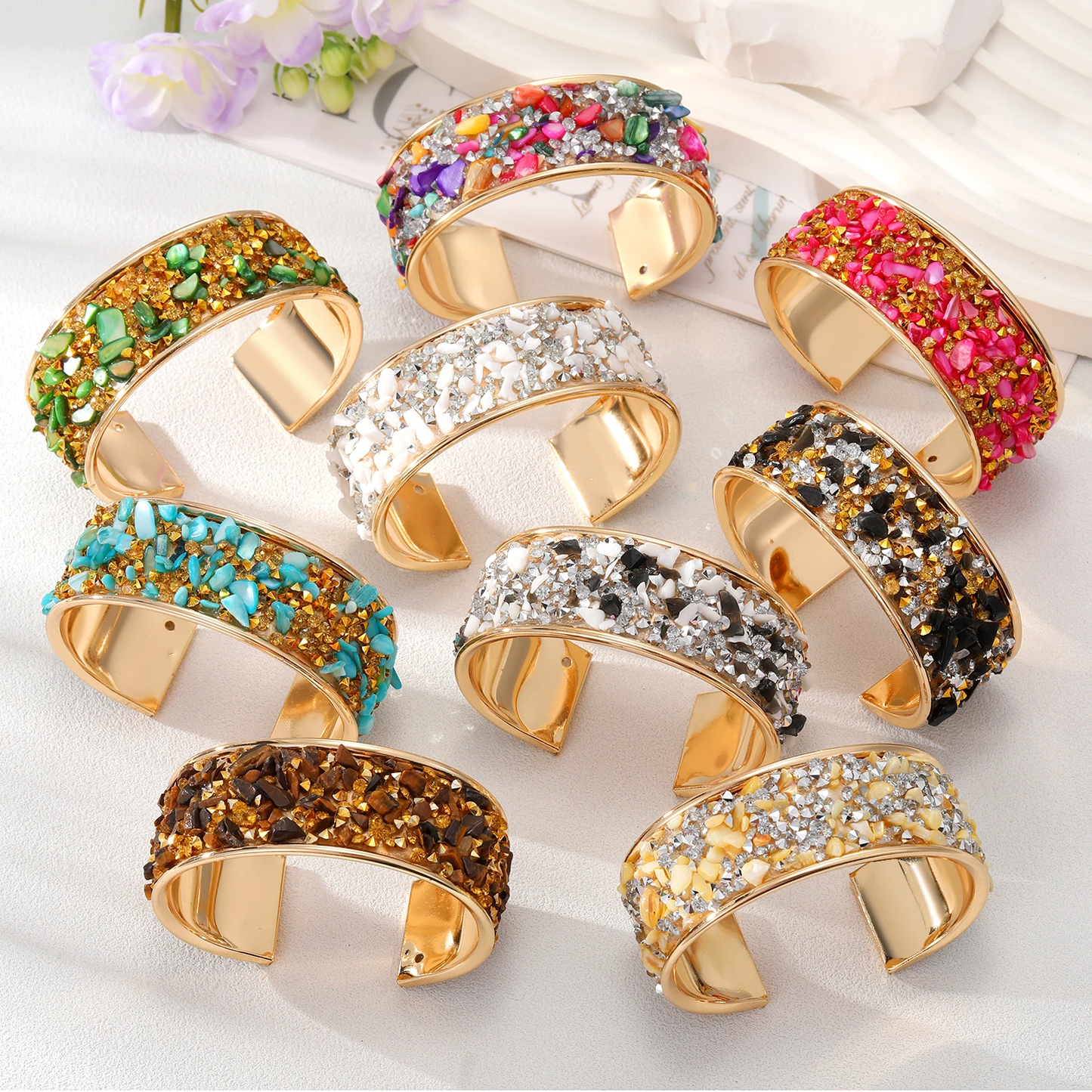 Bratara Amarilla, aurie, tip cuff, cu cristale albe si pietre argintii, reglabila