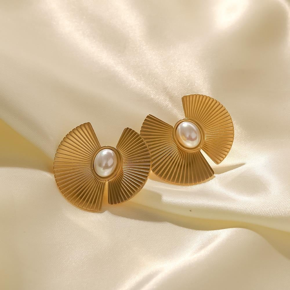 Paulina earrings, golden, with pearls, made of 18K gold-plated stainless steel, fan-shaped - Parisian Collection