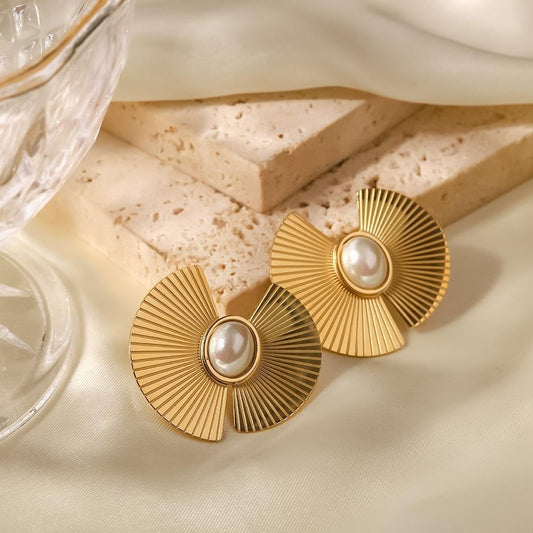 Paulina earrings, golden, with pearls, made of 18K gold-plated stainless steel, fan-shaped - Parisian Collection