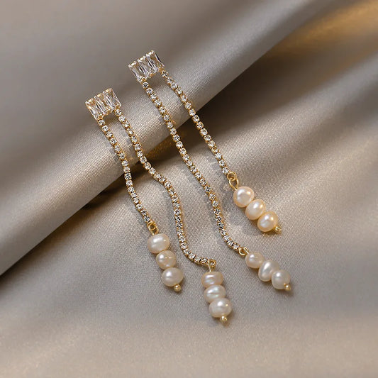 Cercei Rosalie, lungi, aurii, din otel inoxidabil, perle naturale si zirconiu, placati cu aur 18K - Colectia Universe of Pearls