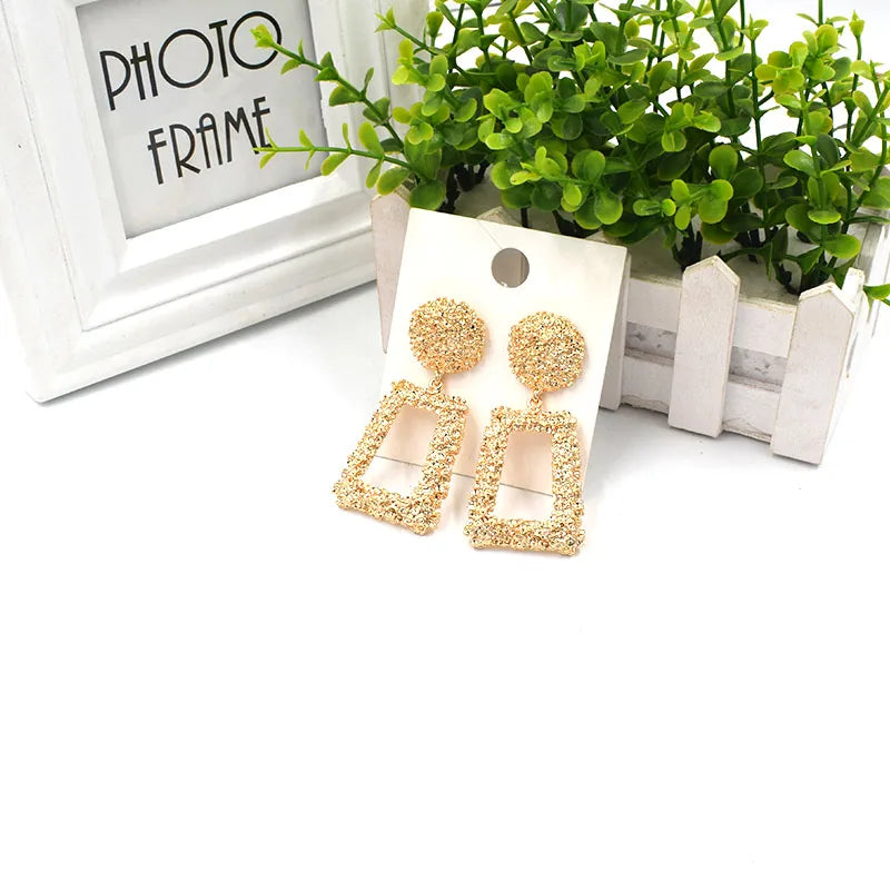 Cercei cu clips Raquel, aurii, cu forma geometrica