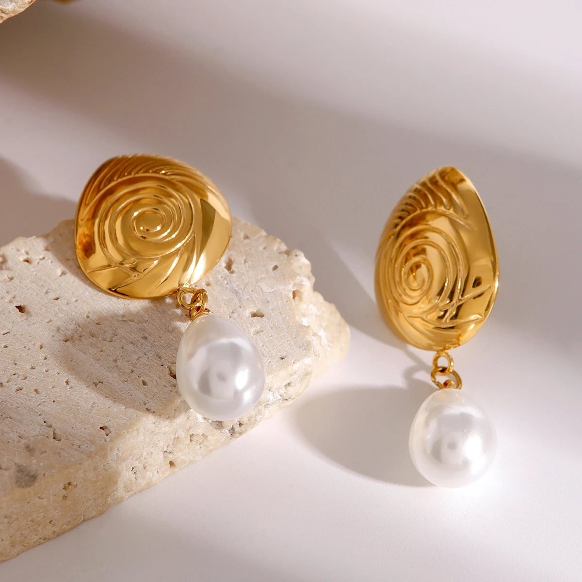 Lydia Earrings, Gold, with Pearls, 18K Gold Plated Stainless Steel - Universe of Pearls Collection