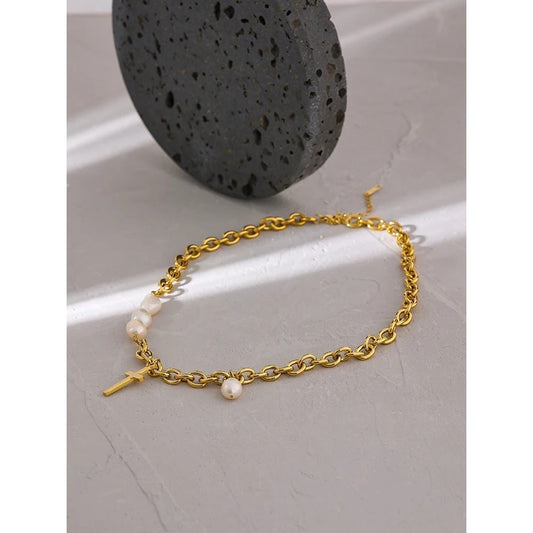 Colier Lacey, auriu, cu pandativ cruce, din otel inoxidabil si perle naturale de cultura, placat cu aur 18K - Colectia Universe of Pearls