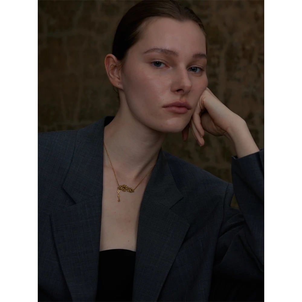 Amaris necklace, gold, with floral pendant, made of 18K gold-plated stainless steel