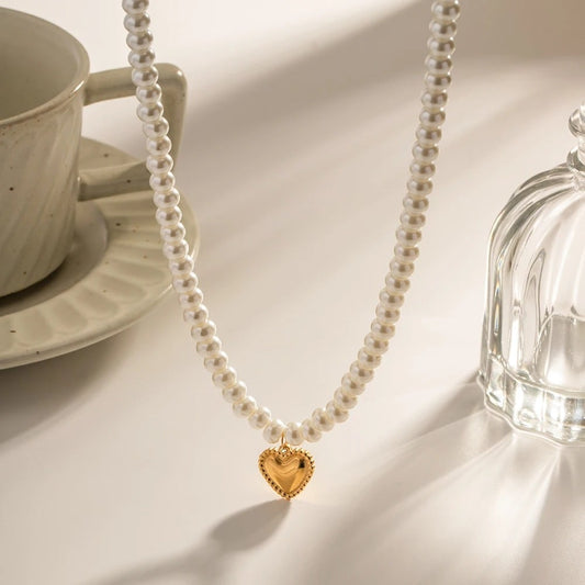 Anysia Necklace, gold, with pearls and heart pendant, made of stainless steel - Universe of Pearls Collection
