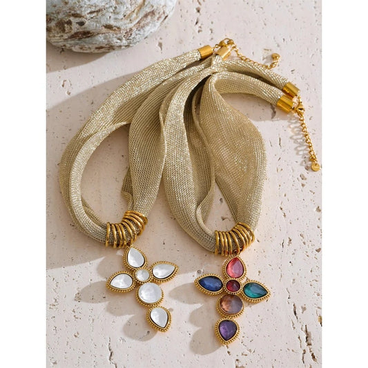 Colier Sara, auriu, cu pandantiv cu pietre albe in forma de cruce, din otel inoxidabil placat cu aur 18K - Colectia Glamour