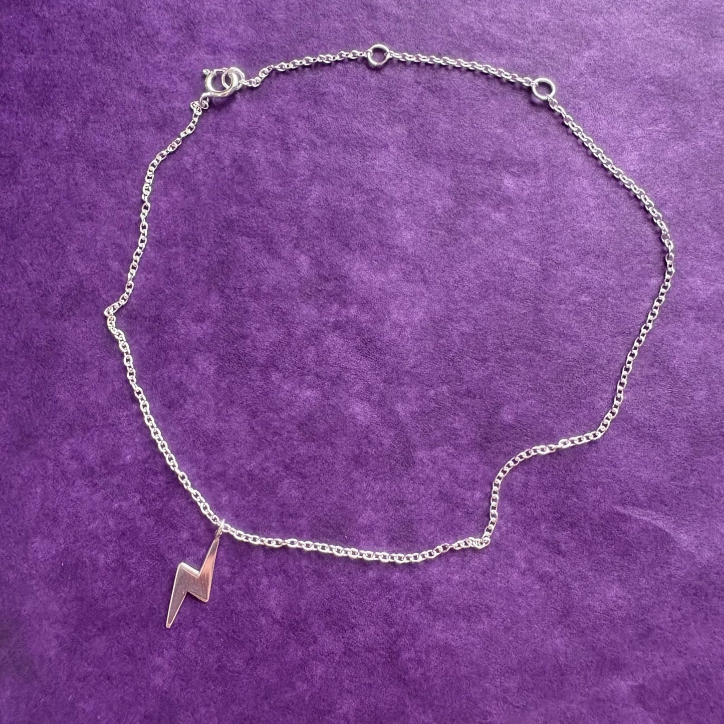 Bratara de picior din argint Rhea, cu talisman fulger