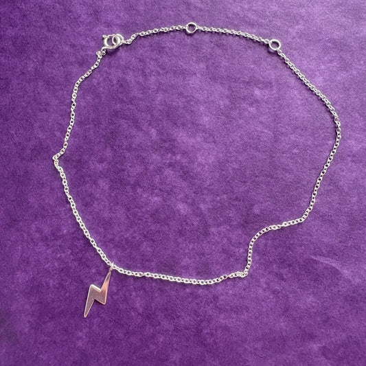 Bratara de picior din argint Rhea, cu talisman fulger