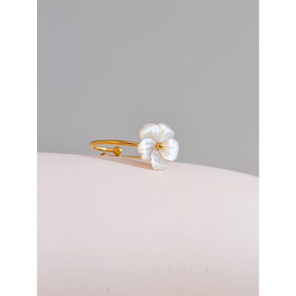 Inel Laelia, auriu, din otel inoxidabil placat cu aur 18K, cu model floral, reglabil - Colectia Floral Paradise
