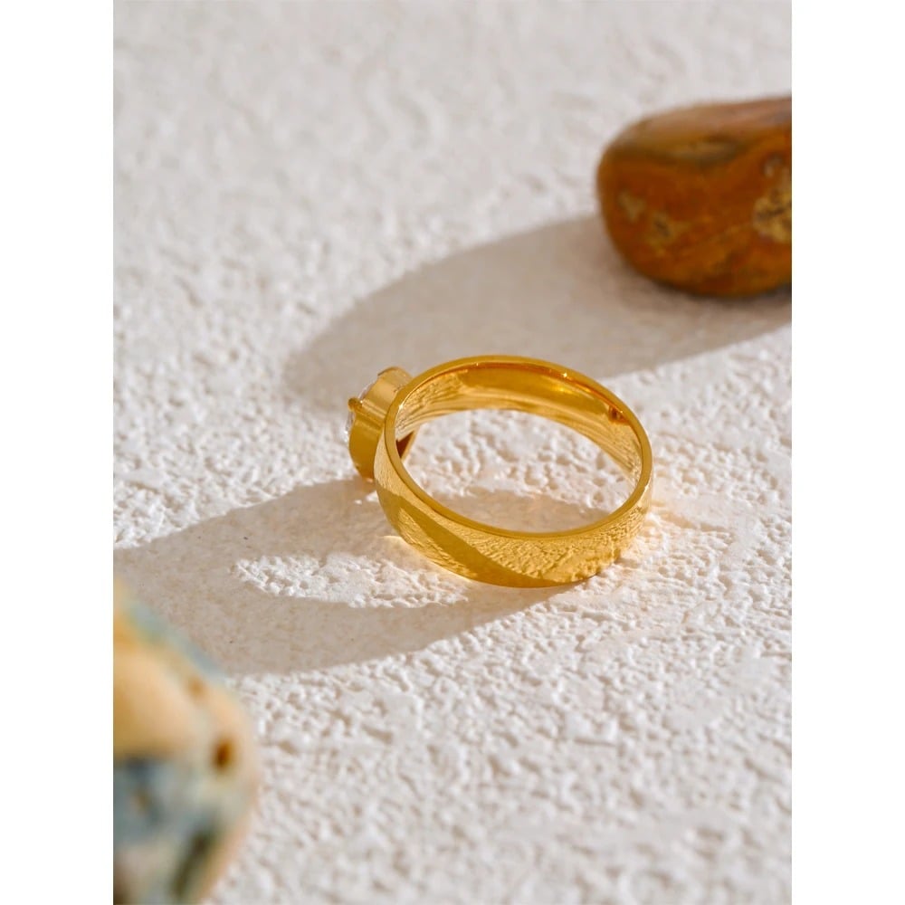 Selia Ring, gold, wedding band style, with stone, made of 18K gold plated stainless steel