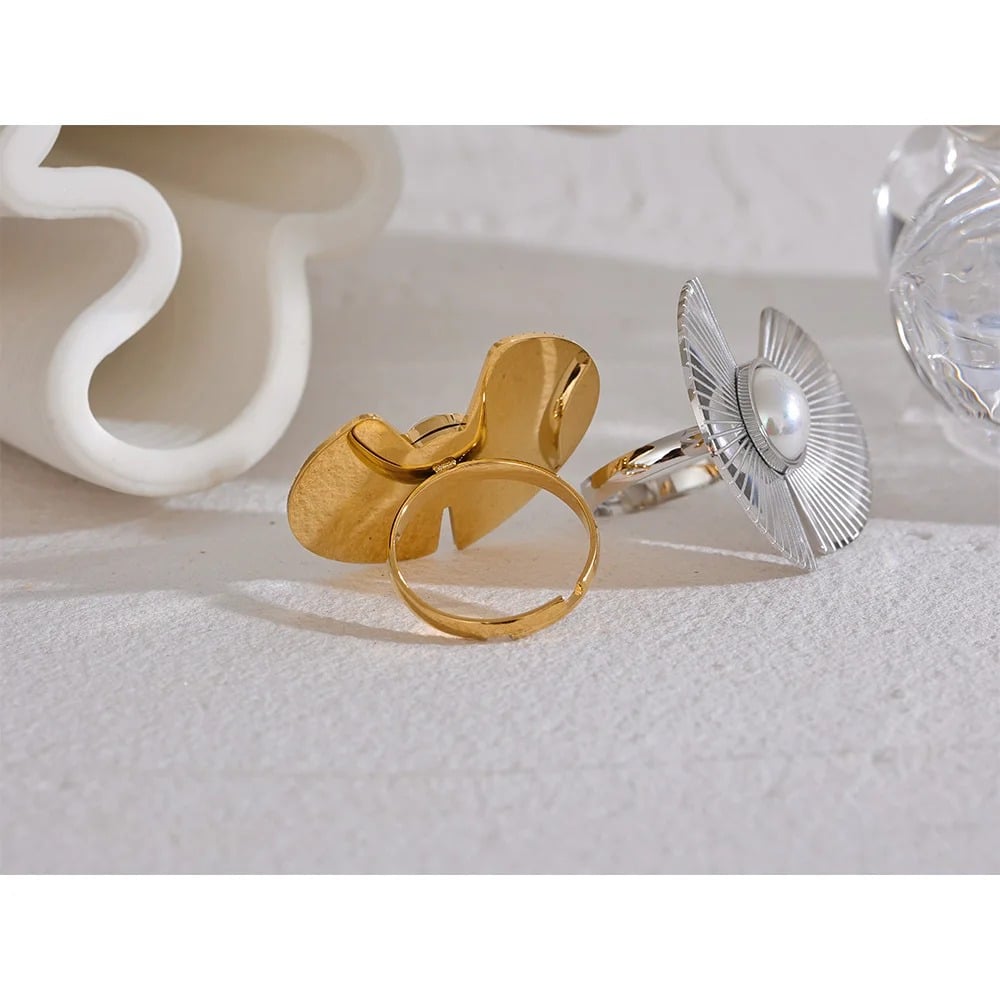Paulina ring, gold, 18K gold-plated stainless steel and pearl, fan-shaped, adjustable - Parisian Collection