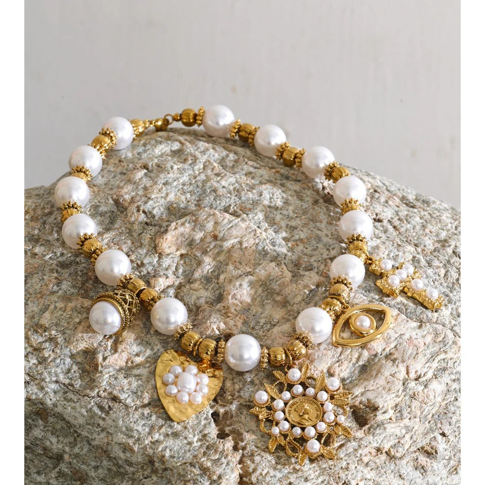 Colier statement Marigold, auriu, cu perle si 5 charm-uri, din otel inoxidabil placat cu aur 18K - Colectia Universe of Pearls
