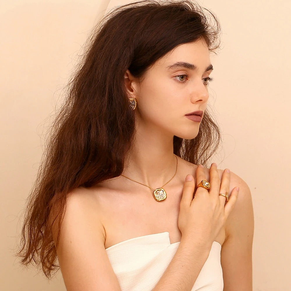 Safira earrings, gold-tone, with a retro pattern and stones, made of 18K gold-plated stainless steel