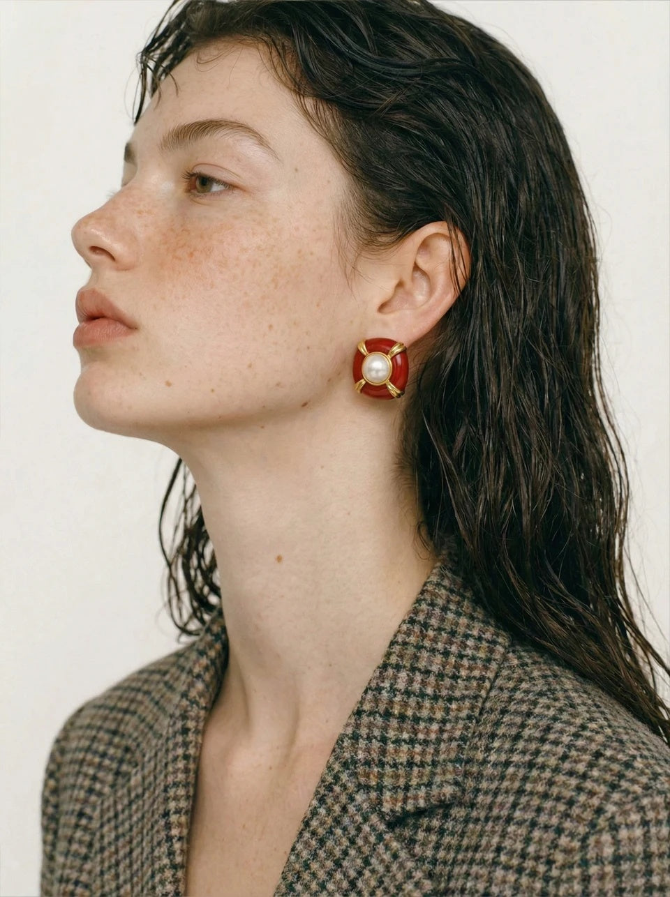 Hadda Earrings, Gold, Round, with Pearls, 18K Gold Plated Stainless Steel - Universe of Pearls Collection