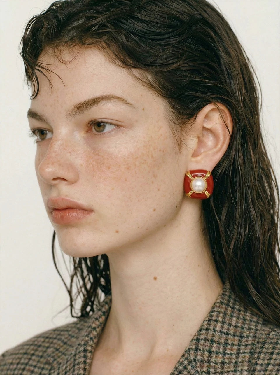 Hadda Earrings, Gold, Round, with Pearls, 18K Gold Plated Stainless Steel - Universe of Pearls Collection