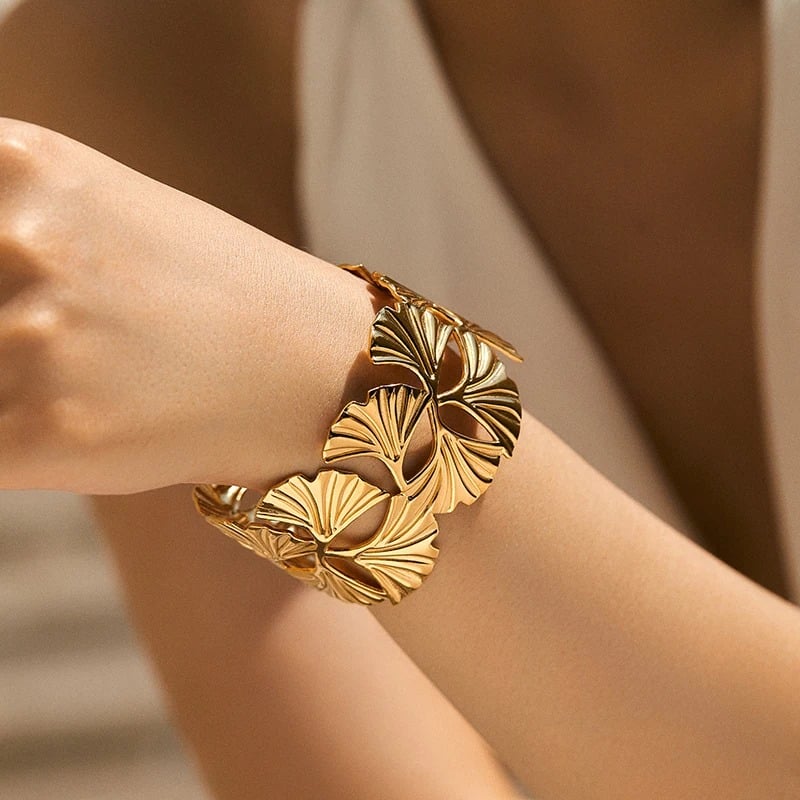 Bratara Brenda, aurie, reglabila, din otel inoxidabil, model cu frunze de ginkgo - Colectia Glamour