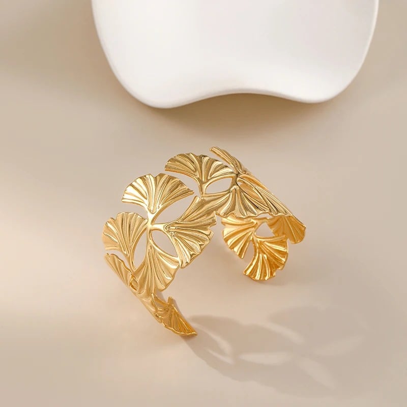 Bratara Brenda, aurie, reglabila, din otel inoxidabil, model cu frunze de ginkgo - Colectia Glamour