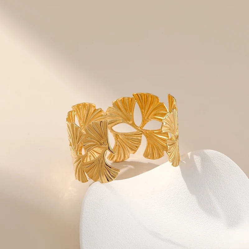Bratara Brenda, aurie, reglabila, din otel inoxidabil, model cu frunze de ginkgo - Colectia Glamour