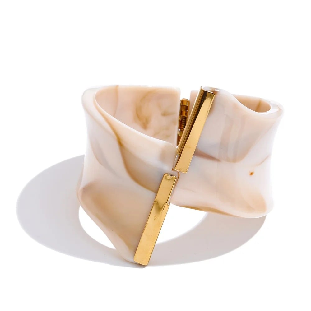 Brățară lată Ruth, din material acrilic și inox placat cu aur 18K