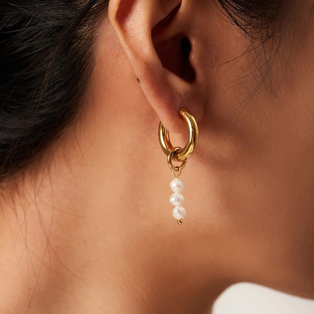 Cercei Gaia, aurii, lungi, din otel inoxidabil si perle naturale de cultura, placati cu aur 18K - Colectia Universe of Pearls