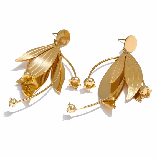Briar earrings, golden, made of 18K gold-plated stainless steel, with a floral pattern