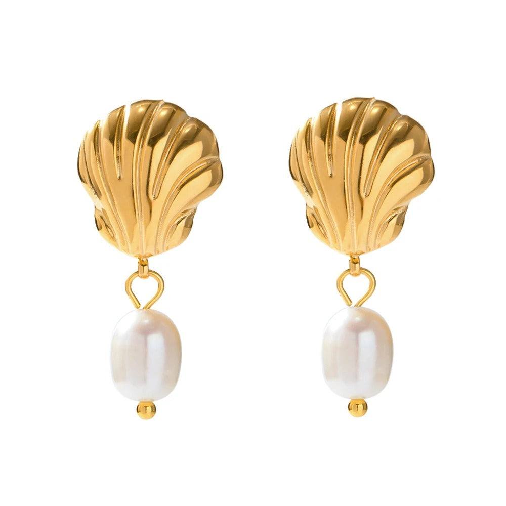 Cercei Davina, aurii, din otel inoxidabil si perle naturale de cultura, placati cu aur 18K, model scoica - Colectia Universe of Pearls