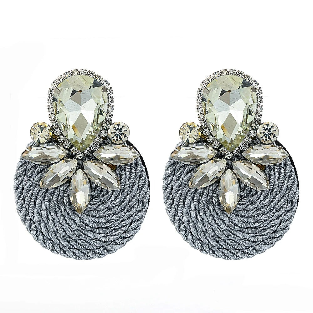 Cercei Mays, rotunzi, argintii, decorati cu pietre, cu model impletit