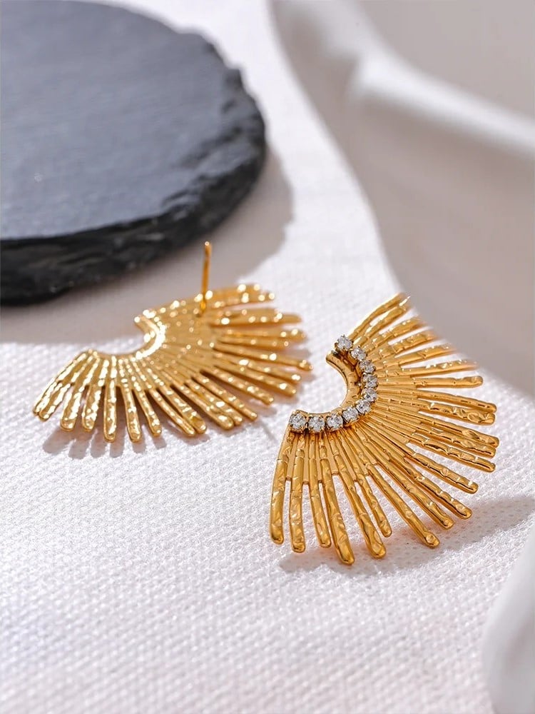 Elora Earrings, Gold, with Ray Pattern, made of 18K Gold Plated Stainless Steel - Glamour Collection