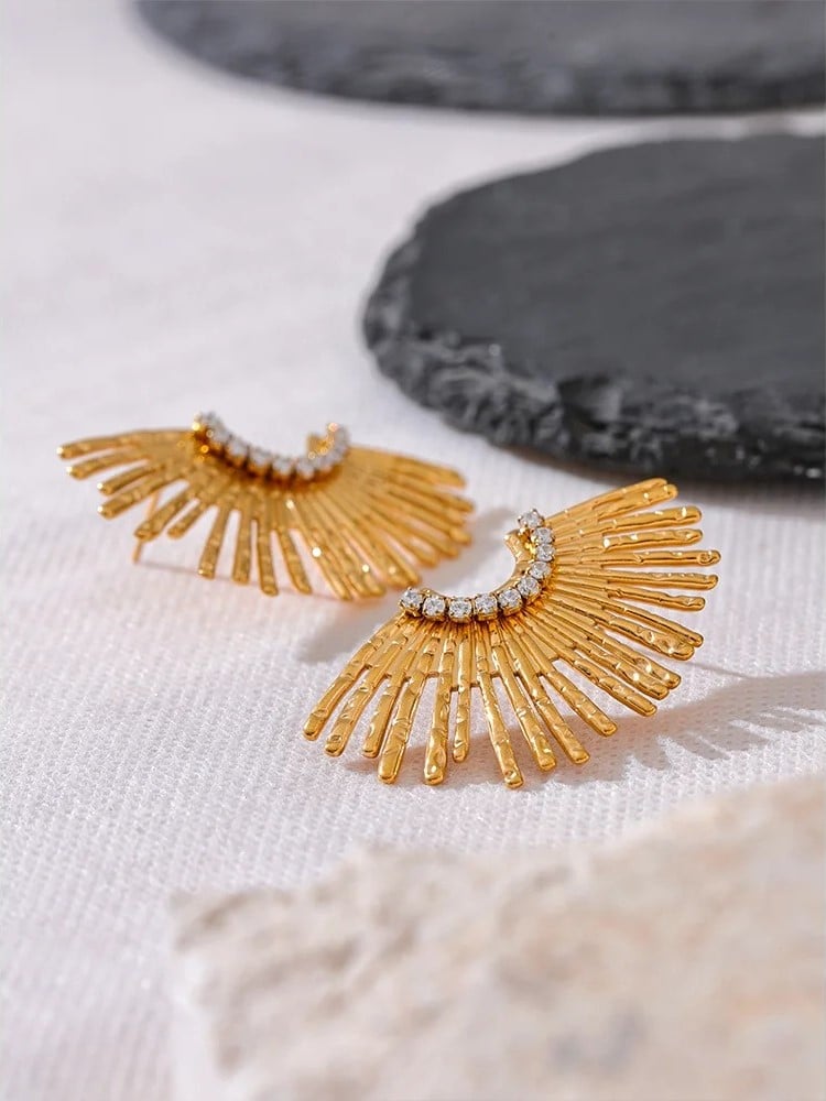 Elora Earrings, Gold, with Ray Pattern, made of 18K Gold Plated Stainless Steel - Glamour Collection