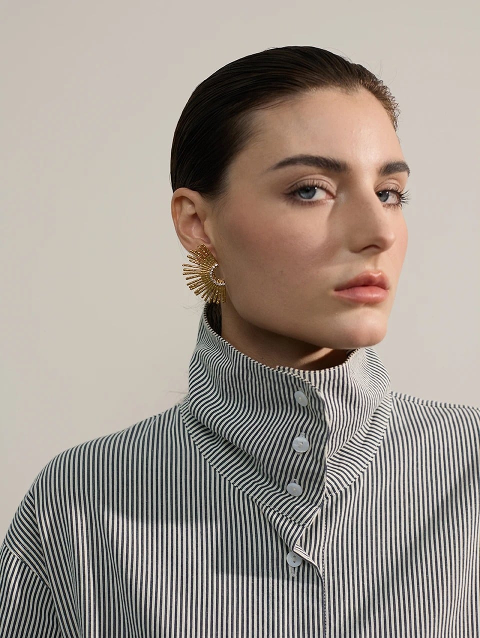 Elora Earrings, Gold, with Ray Pattern, made of 18K Gold Plated Stainless Steel - Glamour Collection
