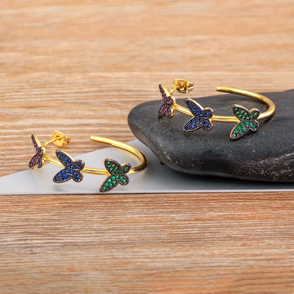 Cercei Marely, aurii, rotunzi, cu model fluturi multicolori - Colectia Boheme