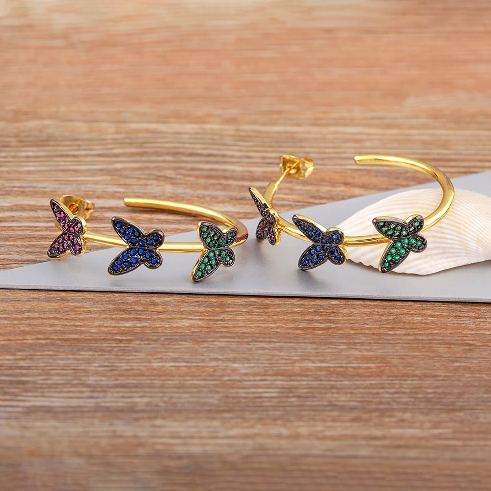 Cercei Marely, aurii, rotunzi, cu model fluturi multicolori - Colectia Boheme