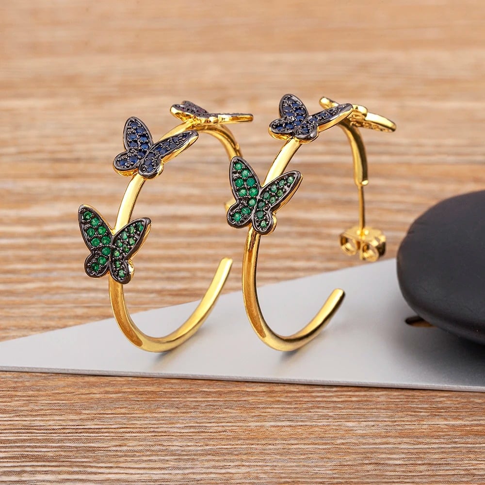 Cercei Marely, aurii, rotunzi, cu model fluturi multicolori - Colectia Boheme