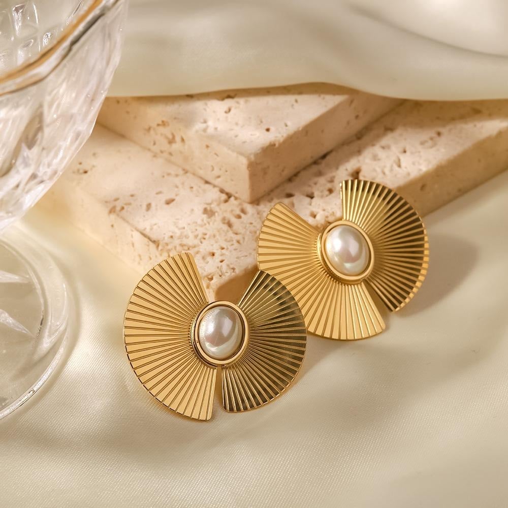 Paulina earrings, golden, with pearls, made of 18K gold-plated stainless steel, fan-shaped - Parisian Collection