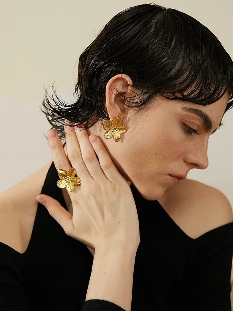Janna Earrings, gold, flower-shaped, 18K gold-plated, stainless steel - Floral Paradise Collection