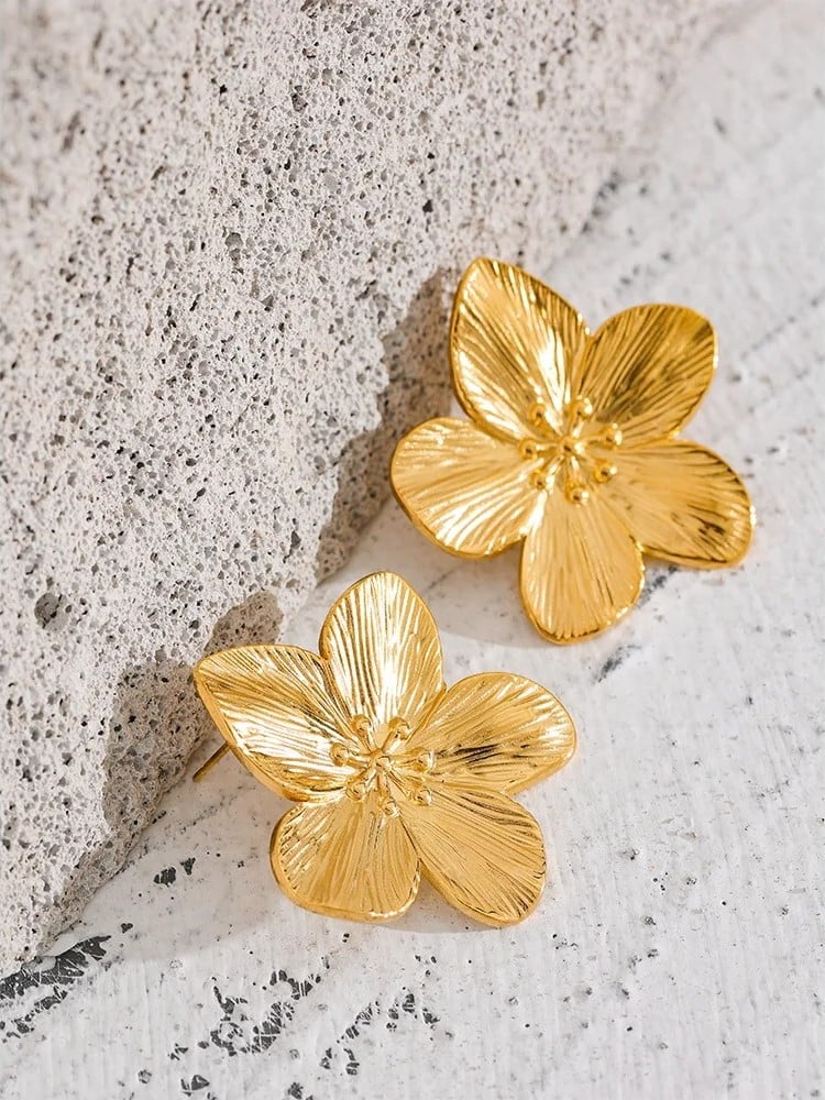 Janna Earrings, gold, flower-shaped, 18K gold-plated, stainless steel - Floral Paradise Collection