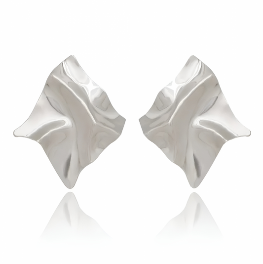 Cercei Laurie, argintii, in forma de romb, cu model texturat