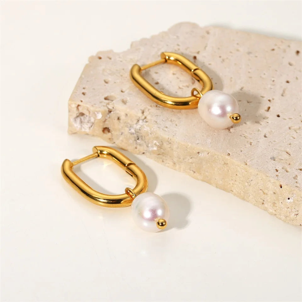 Cercei Carter, aurii, in forma de U, din otel inoxidabil si perle naturale de cultura, placati cu aur 18K - Colectia Universe of Pearls