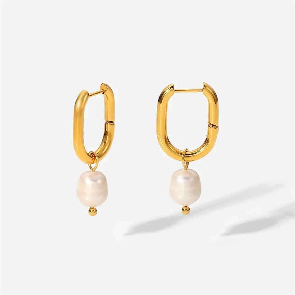 Cercei Carter, aurii, in forma de U, din otel inoxidabil si perle naturale de cultura, placati cu aur 18K - Colectia Universe of Pearls