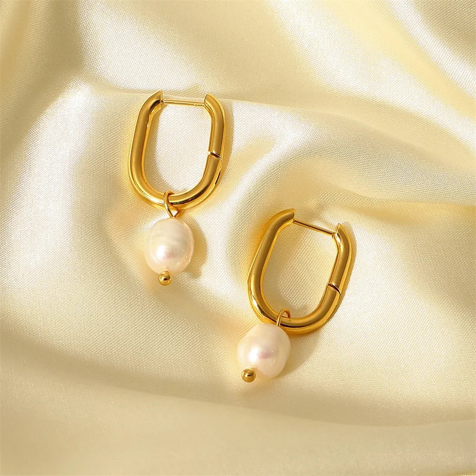 Cercei Carter, aurii, in forma de U, din otel inoxidabil si perle naturale de cultura, placati cu aur 18K - Colectia Universe of Pearls