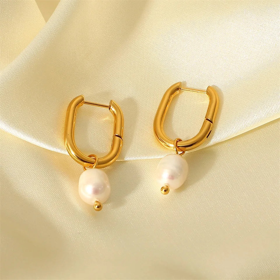 Cercei Carter, aurii, in forma de U, din otel inoxidabil si perle naturale de cultura, placati cu aur 18K - Colectia Universe of Pearls