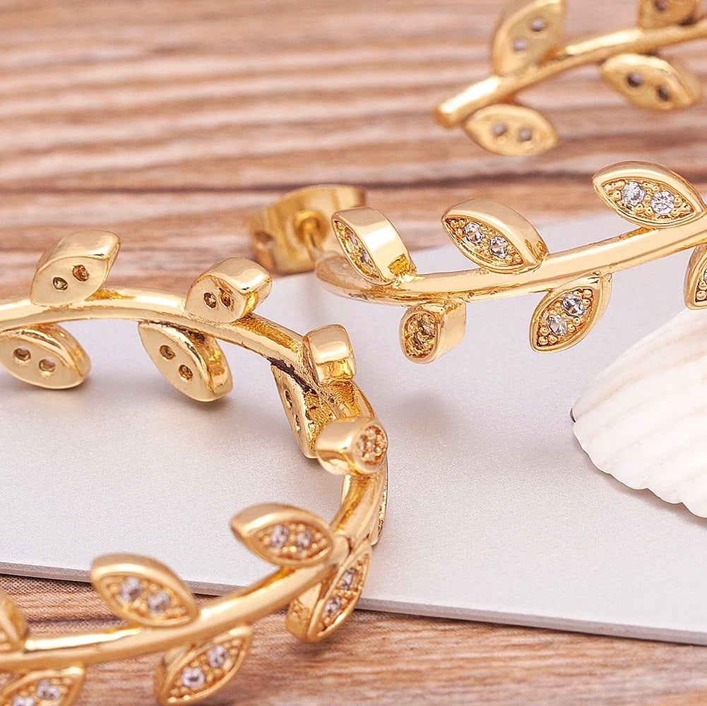 Cercei Estrella, aurii, rotunzi, cu model frunze - Colectia Boheme