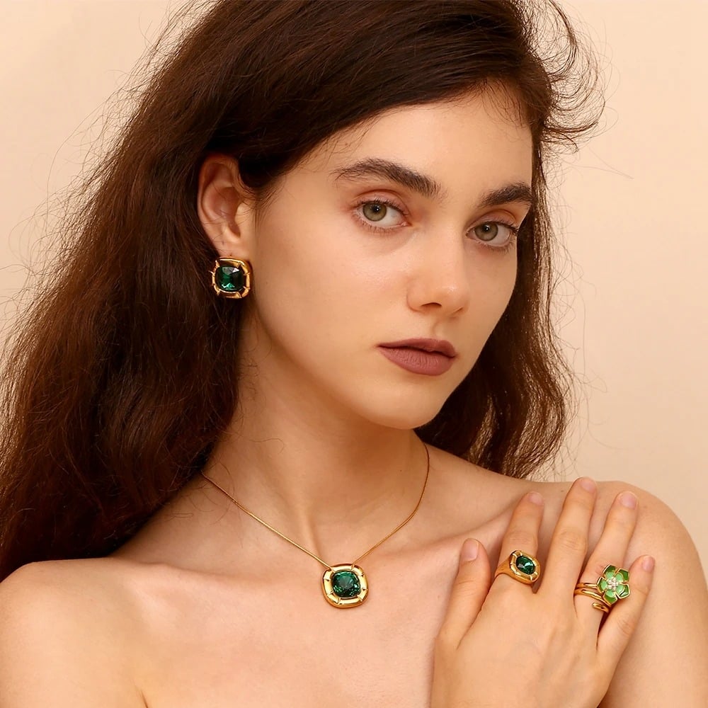 Colier Safira, auriu, cu model retro si pietre albastre, din otel inoxidabil placat cu aur 18K