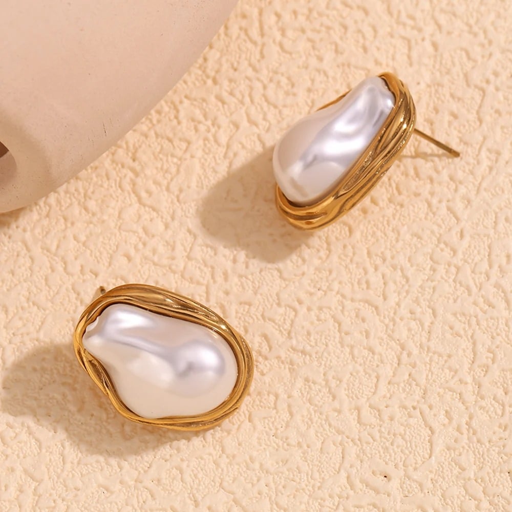 Frieda earrings, gold, baroque style, with pearls, made of 18K gold-plated stainless steel - Universe of Pearls Collection