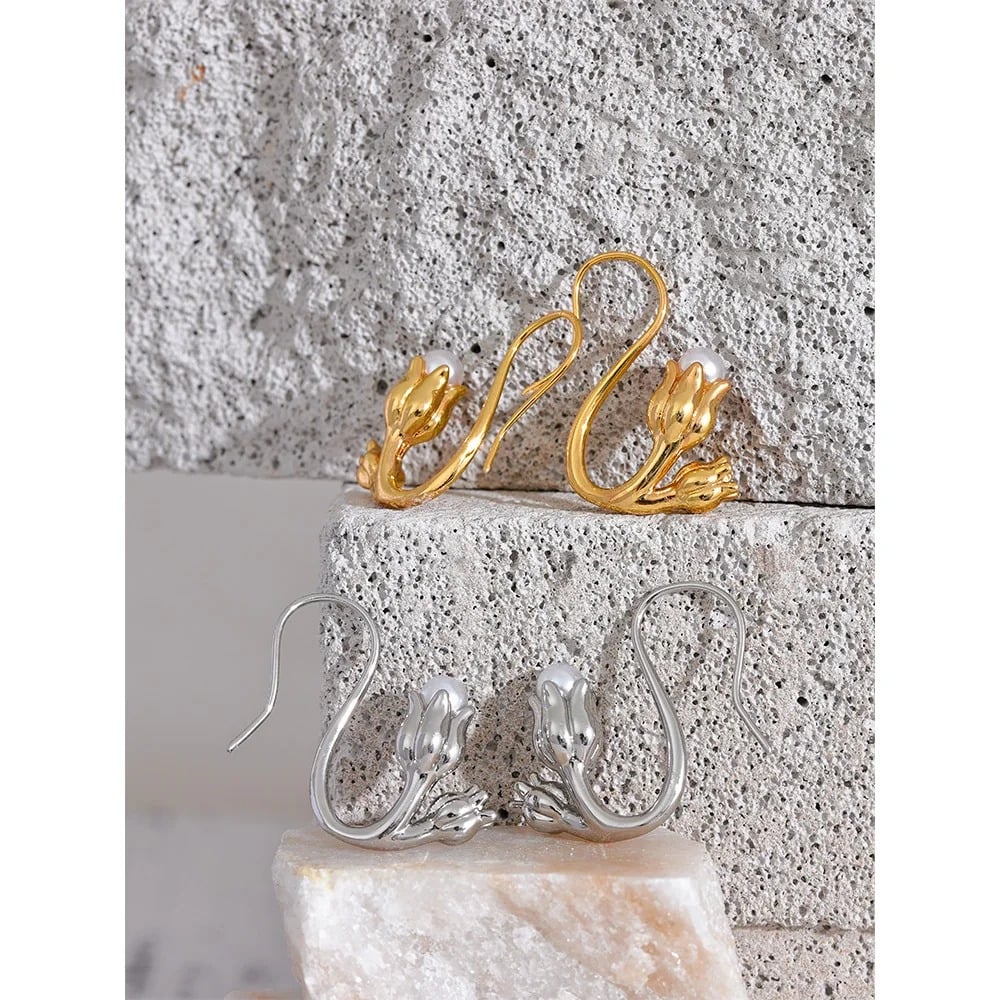 Tulip Earrings, gold, with pearls, made of 18K gold-plated stainless steel, in the shape of a tulip