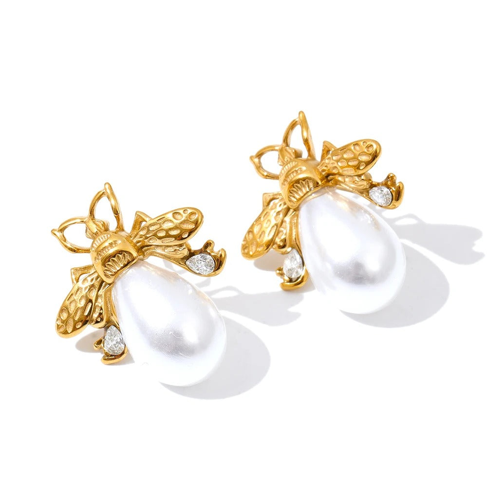 Queen Bee Earrings, gold, with pearls, made of 18K gold-plated stainless steel, in the shape of a bee - Universe of Pearls Collection