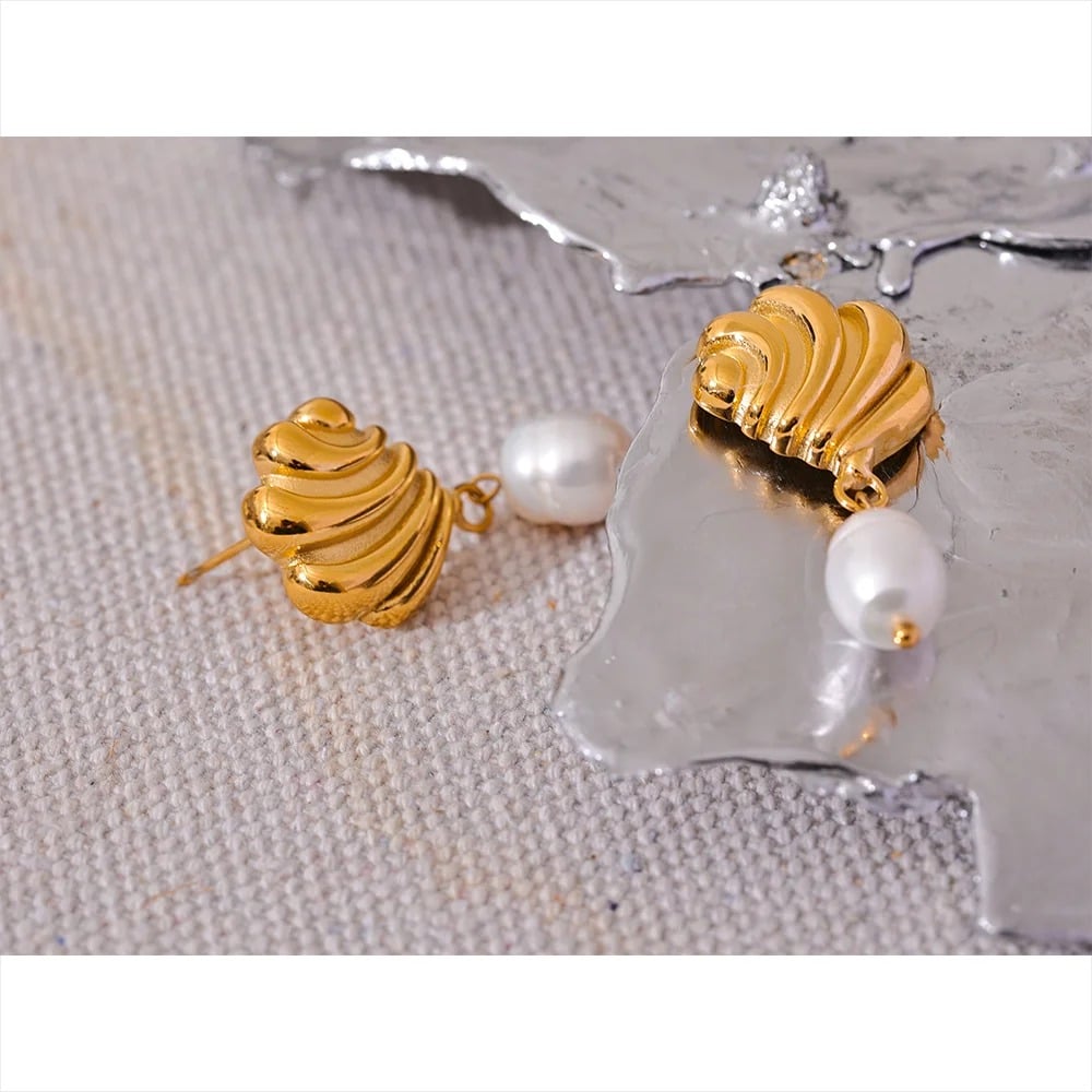 Cercei Naomi, aurii, din otel inoxidabil si perle naturale de cultura, placati cu aur 18K - Colectia Universe of Pearls