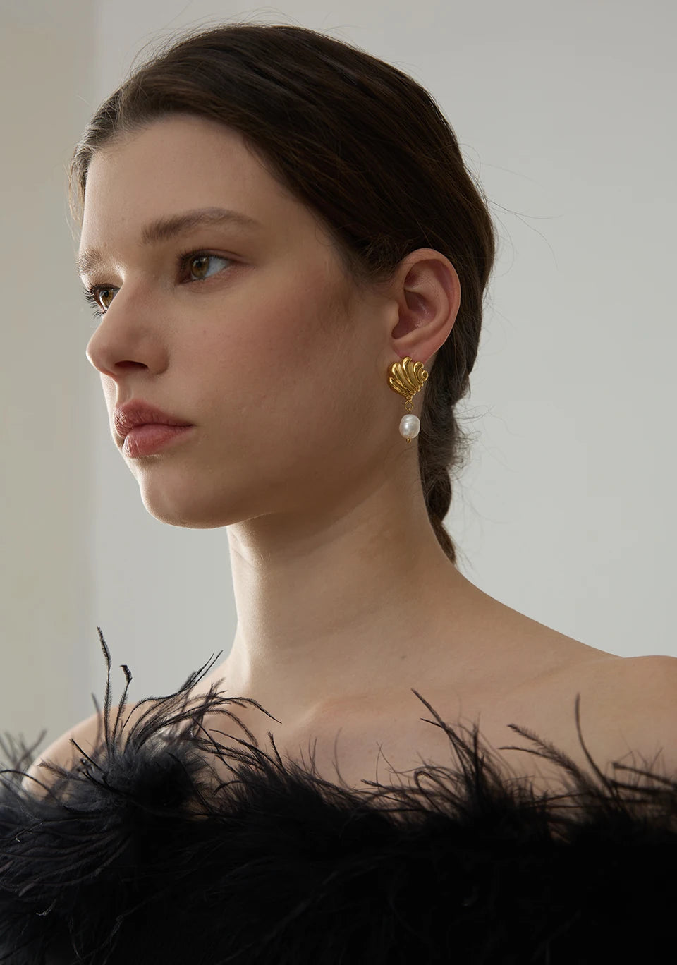 Cercei Naomi, aurii, din otel inoxidabil si perle naturale de cultura, placati cu aur 18K - Colectia Universe of Pearls