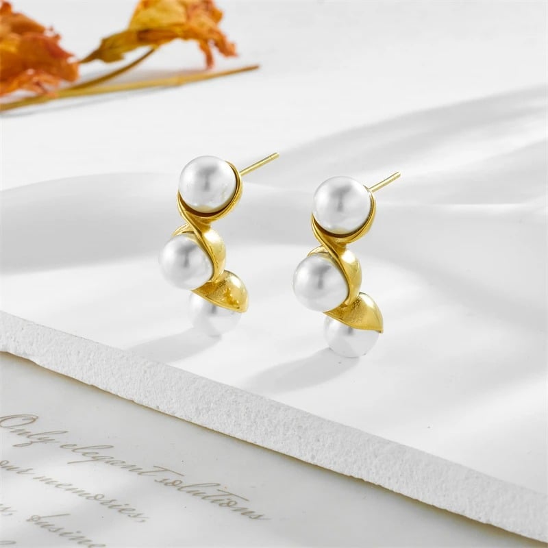 Leia Earrings, golden, with pearls, made of 18K gold plated stainless steel - Parisian Collection