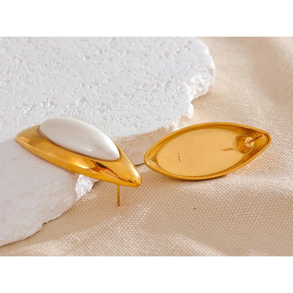 Misty gold pearl earrings, 18K gold-plated stainless steel - Universe of Pearls Collection